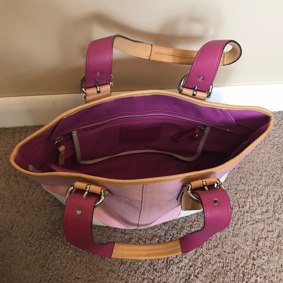 Adorable Coach shoulder bag - Picture 2 of 2